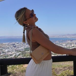 Meet your Posher, Claudia